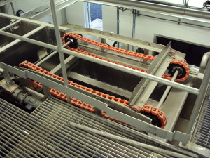A top skimmer assembly is used to remove concentrated float from the tank. The floated material is skimmed to a discharge hopper at one end of the tank.